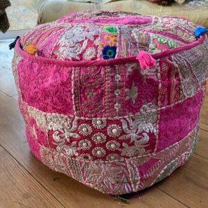 pouf aari et zardosi rose 5
