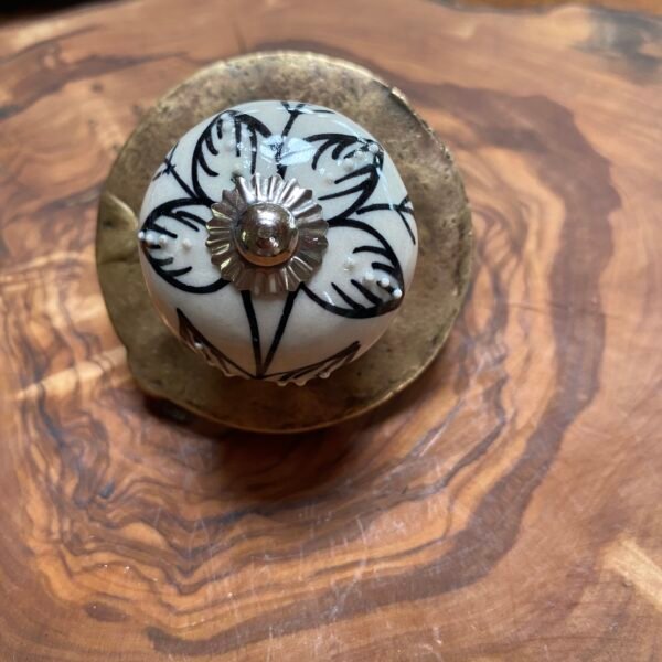 boutons de porte ceramique grand fleur noire 2