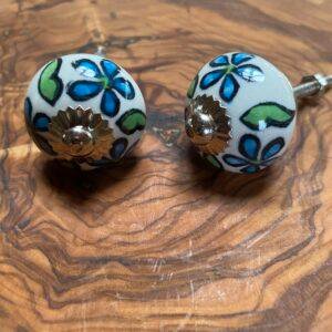 boutons de porte ceramique petit fleurs bleues 1