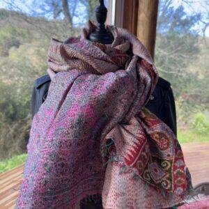 chale kantha rose fleuri et beige rouge vert 6