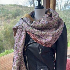 echarpe kantha rose clair fleuri et jaune moutarde 1