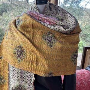 echarpe kantha rose clair fleuri et jaune moutarde 2