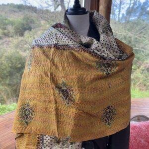 echarpe kantha rose clair fleuri et jaune moutarde 6